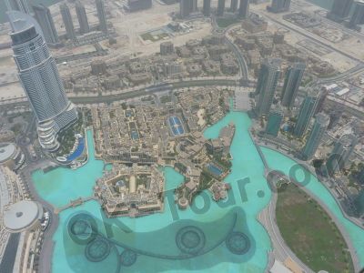 вид на поющие фонтаны Дубая с Бурж Халифа (400м)