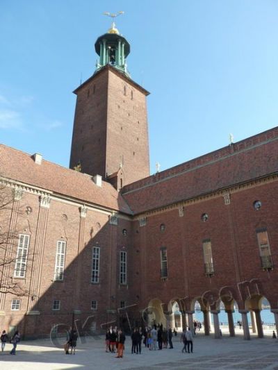 городская ратуша Стокгольма - во внутреннем дворе вид на башню -  city-hall-stockholm