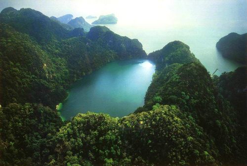 озеро на острове Лангикави (Малайзия)